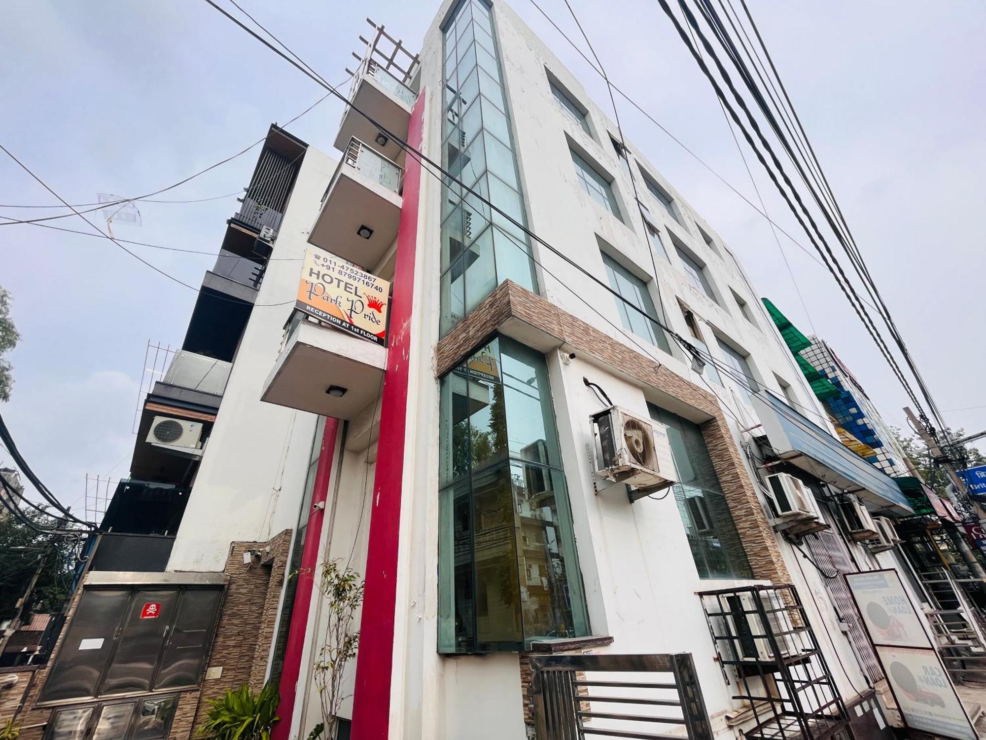 Hotel Park Pride Pitampura New Delhi, Couple Friendly Bagian luar foto