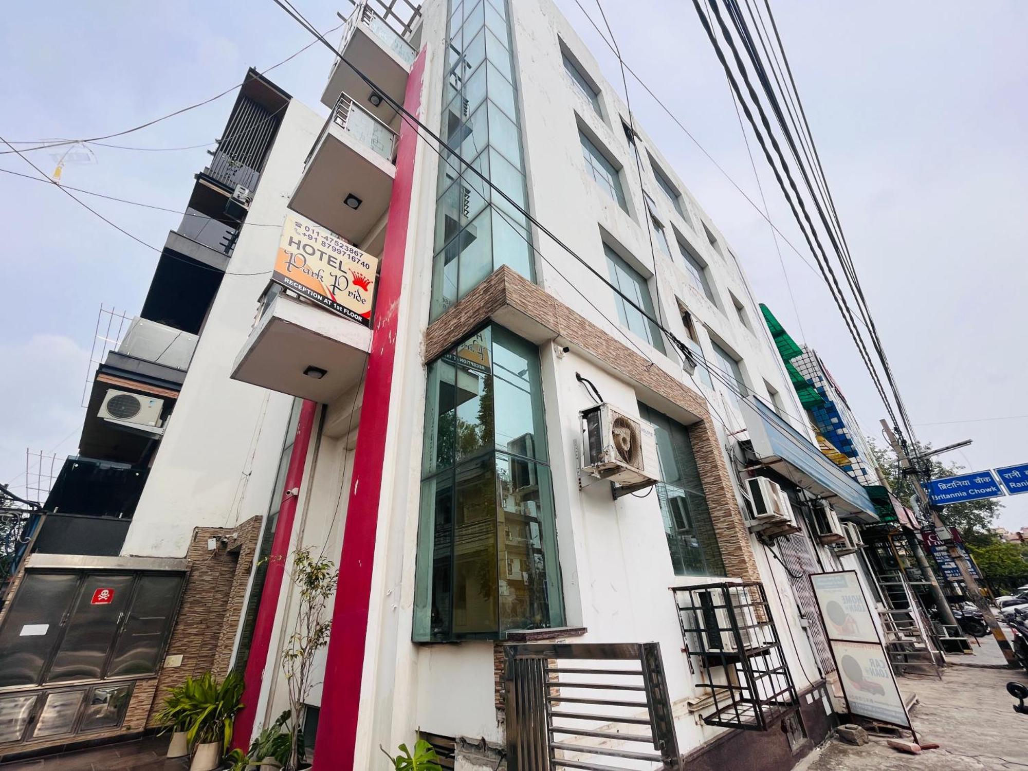 Hotel Park Pride Pitampura New Delhi, Couple Friendly Bagian luar foto
